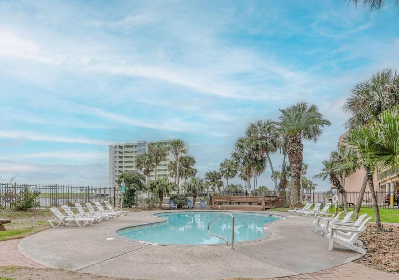 Ocean View Luxury Steps To Beach Galveston Exteriör bild